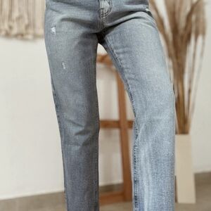 Gray Straight-Leg Jeans with Structured Silhouette